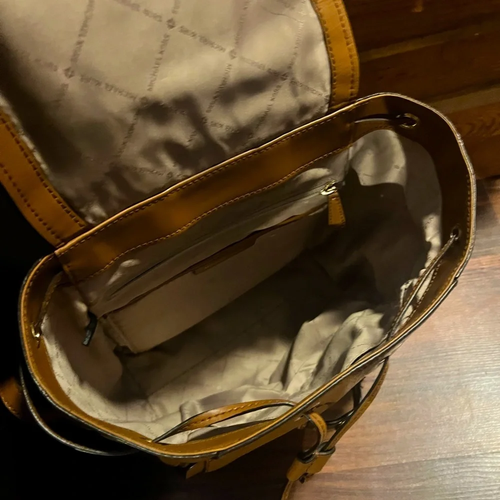 Authentic Michael Kors, backpack - Picture 3 of 4